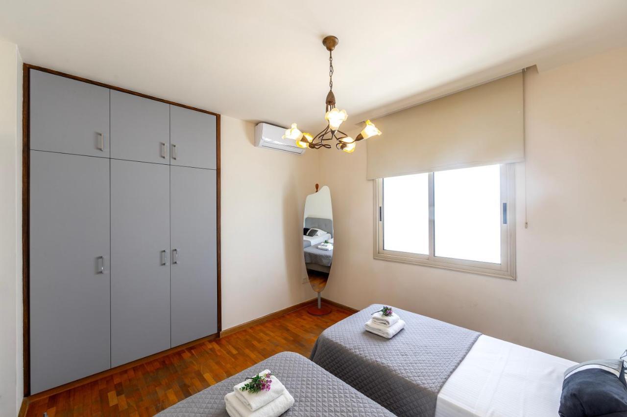 Mackenzie Beachfront Eftyhia Suite Larnaca Exterior foto