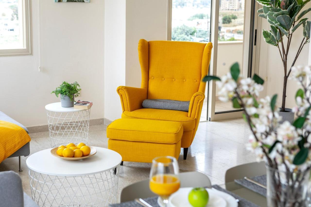 Mackenzie Beachfront Eftyhia Suite Larnaca Exterior foto
