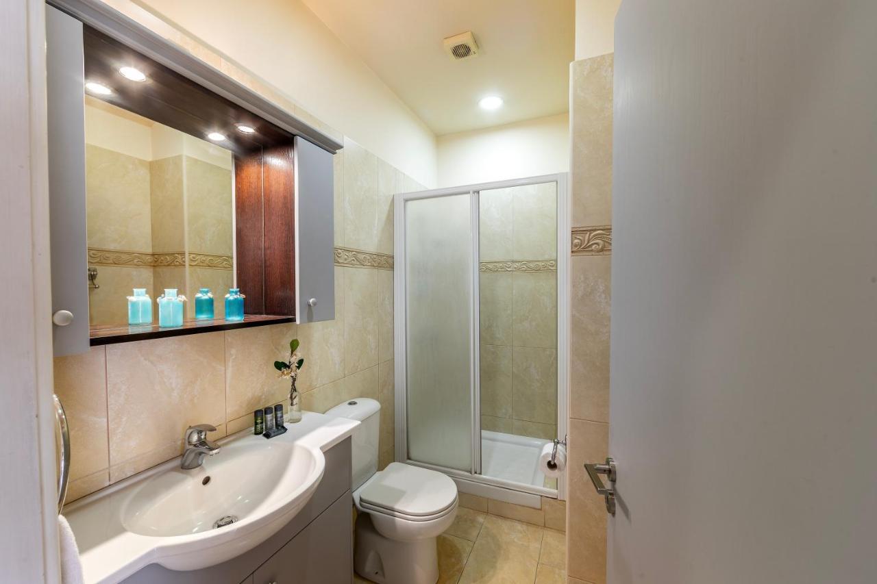 Mackenzie Beachfront Eftyhia Suite Larnaca Exterior foto