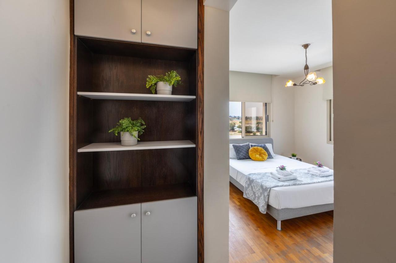 Mackenzie Beachfront Eftyhia Suite Larnaca Exterior foto