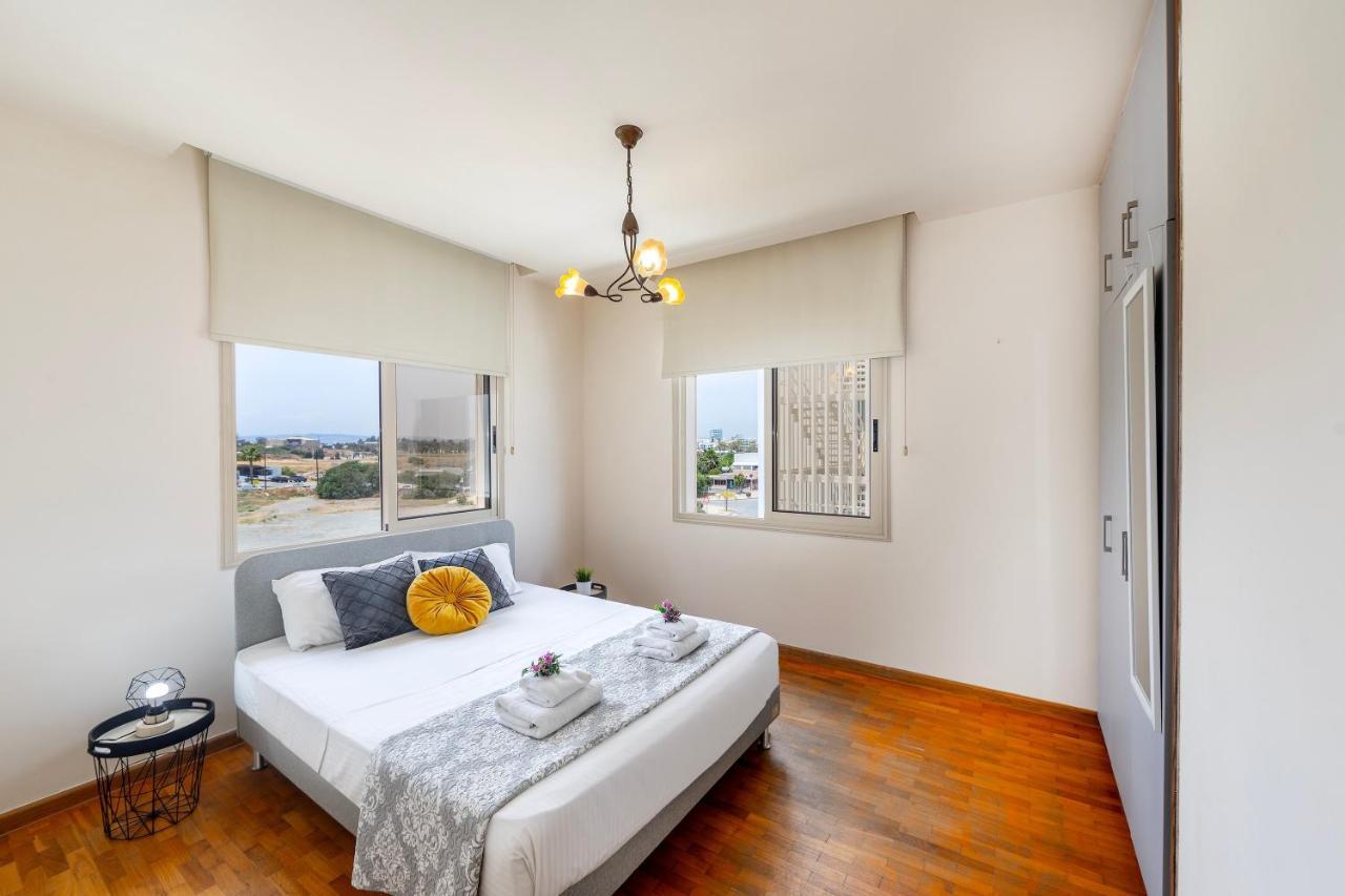 Mackenzie Beachfront Eftyhia Suite Larnaca Exterior foto
